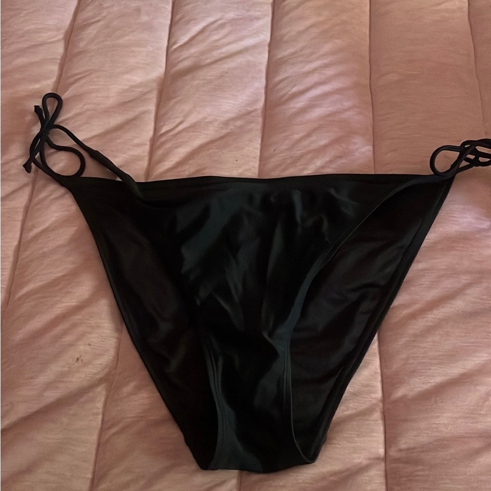Black bikini bottoms